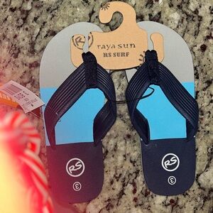 Boys size 3 new Flip Flop Sandals / Built for comfort & quality